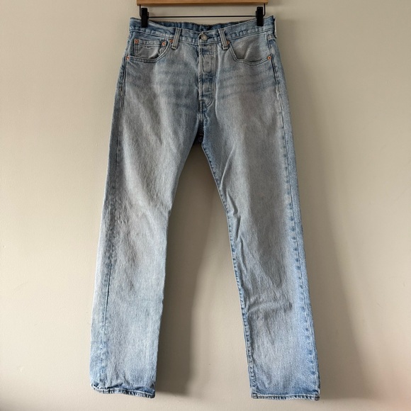 Levi’s 501 Jeans Button Fly Mens 32x32 Straight Leg Light Wash 90s Skater Denim - Picture 1 of 16